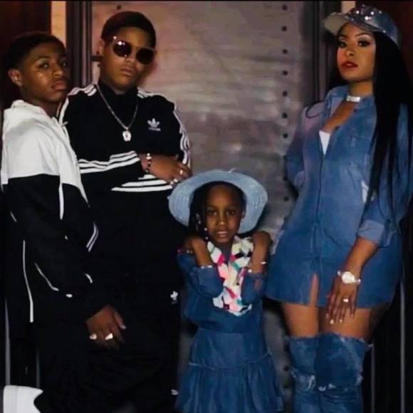 Meet your Posher, Monique - Picture 1 of 1